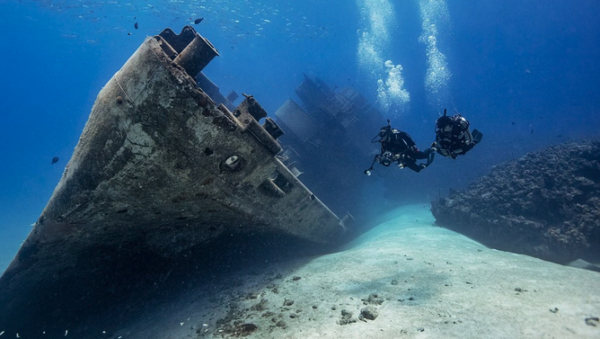 Wreck Diver